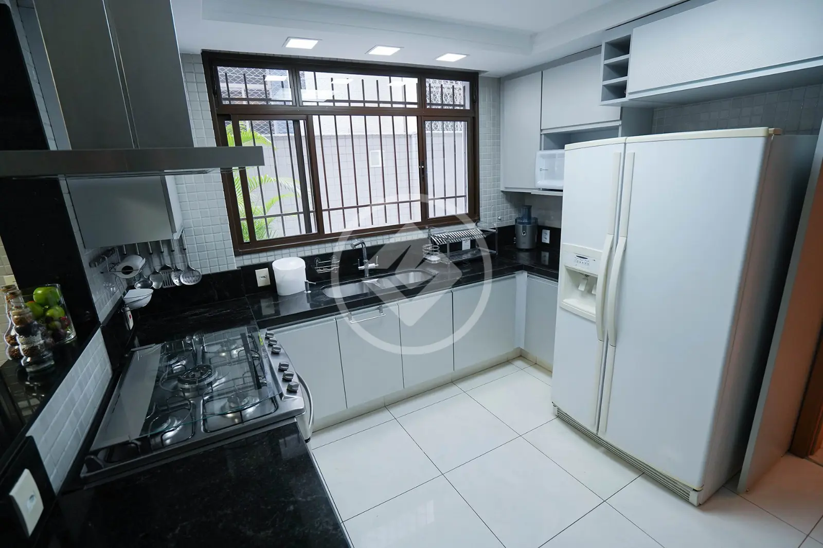 Apartamento com 4 quartos (2 suítes) e 255 m² à venda no Lourdes, Belo Horizonte — foto 4