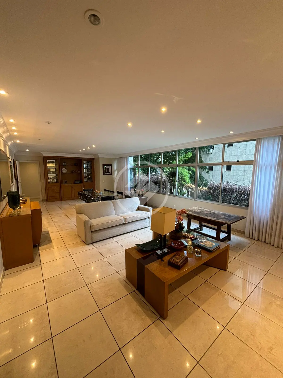 Apartamento com 4 quartos e 195 m² à venda no Lourdes, Belo Horizonte — Lourdes, Belo Horizonte
