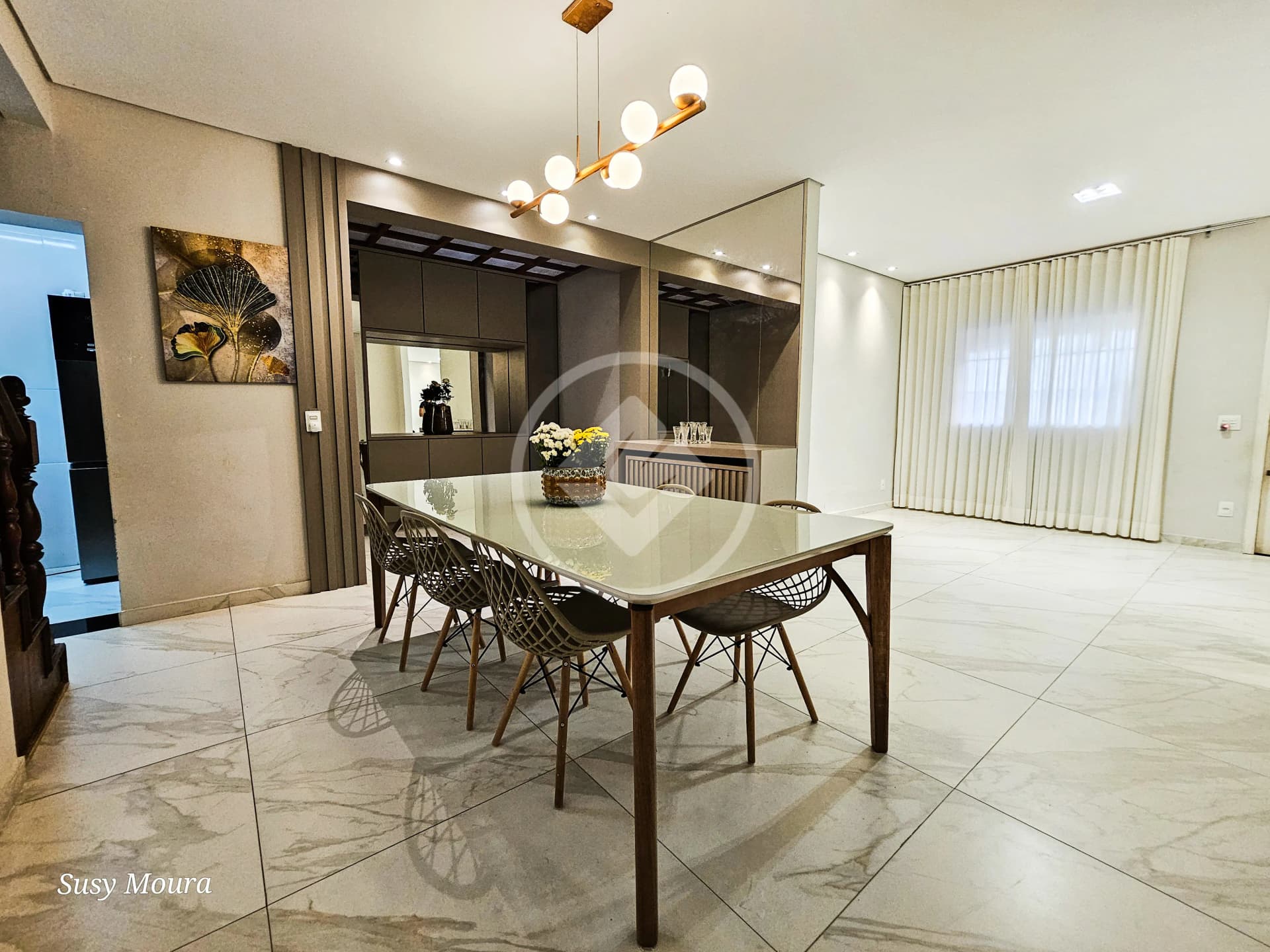 Casa com 4 quartos (2 suítes) e 270 m² à venda na Floresta, Belo Horizonte — Floresta, Belo Horizonte
