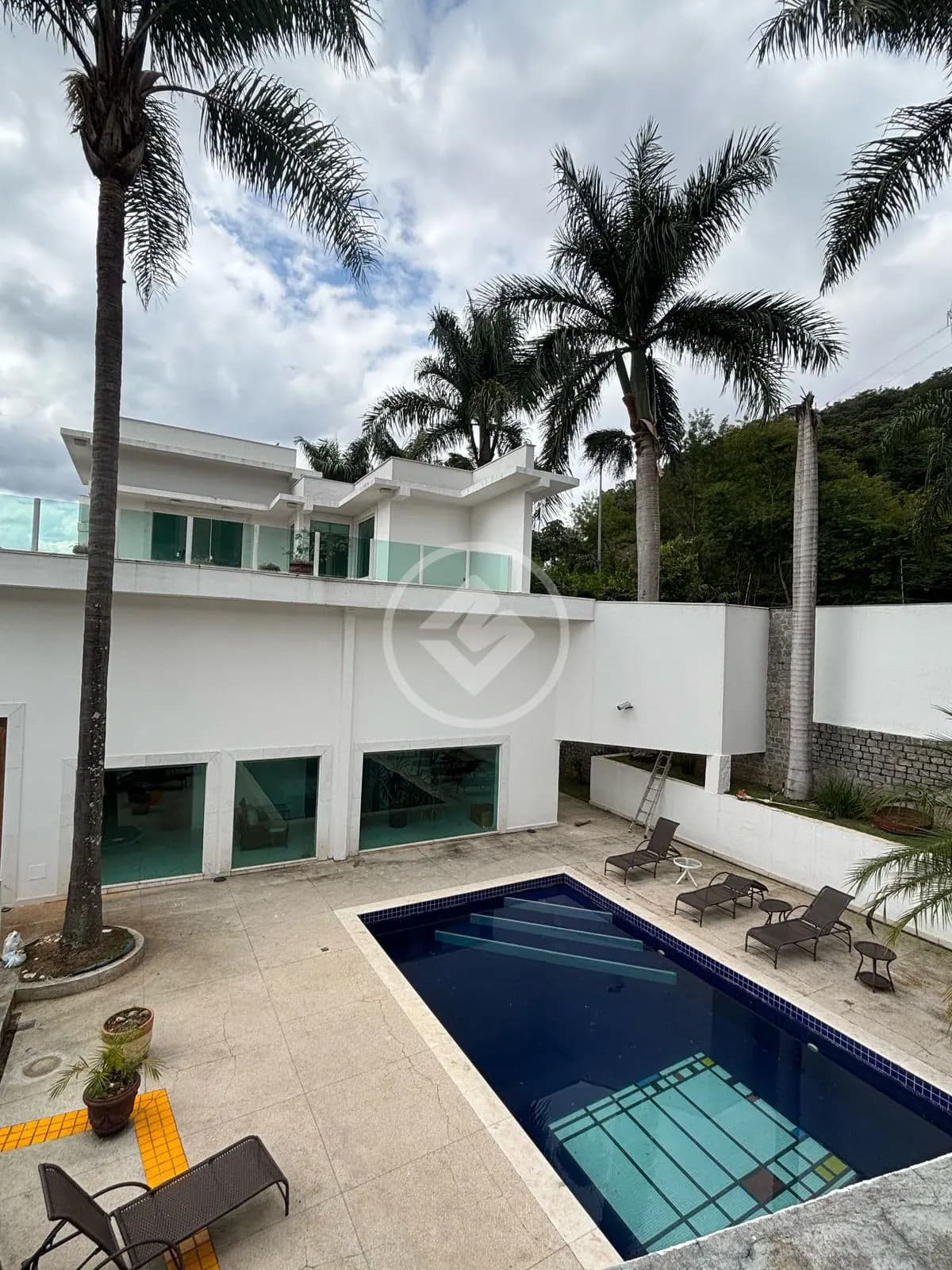 Casa em condomínio com 5 quartos (4 suítes) e 850 m² à venda no Residencial Sul, Nova Lima — Residencial Sul, Nova Lima
