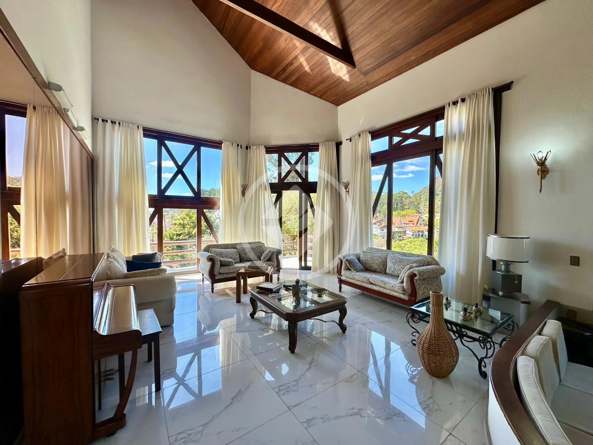 Casa com 5 quartos (4 suítes) e 740 m² à venda no Mangabeiras, Belo Horizonte — Mangabeiras, Belo Horizonte