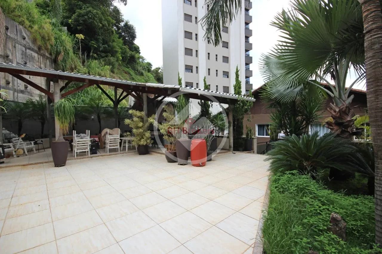 Casa com 7 quartos (5 suítes) e 500 m² à venda no Nova Granada, Belo Horizonte — Nova Granada, Belo Horizonte