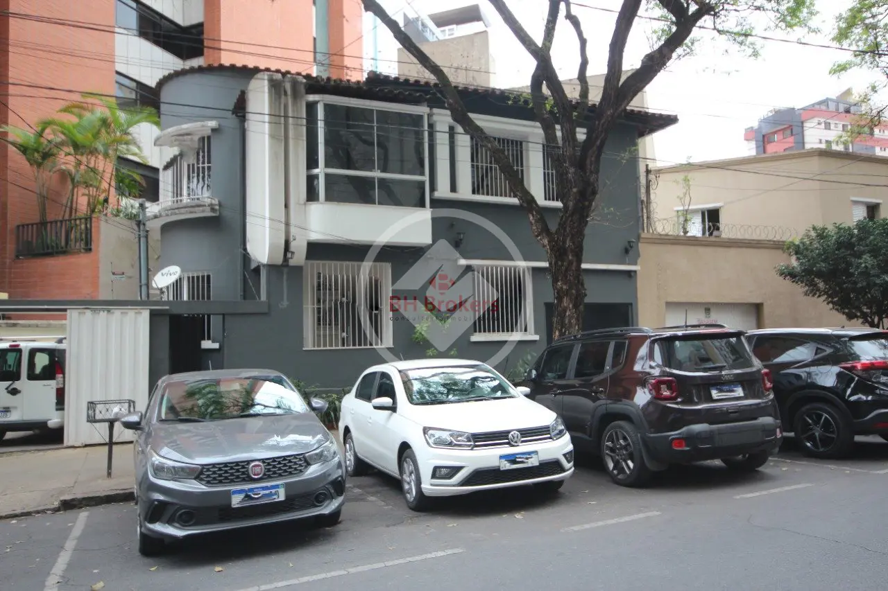 Casa com 5 quartos (3 suítes) e 198 m² à venda no Lourdes, Belo Horizonte — Lourdes, Belo Horizonte