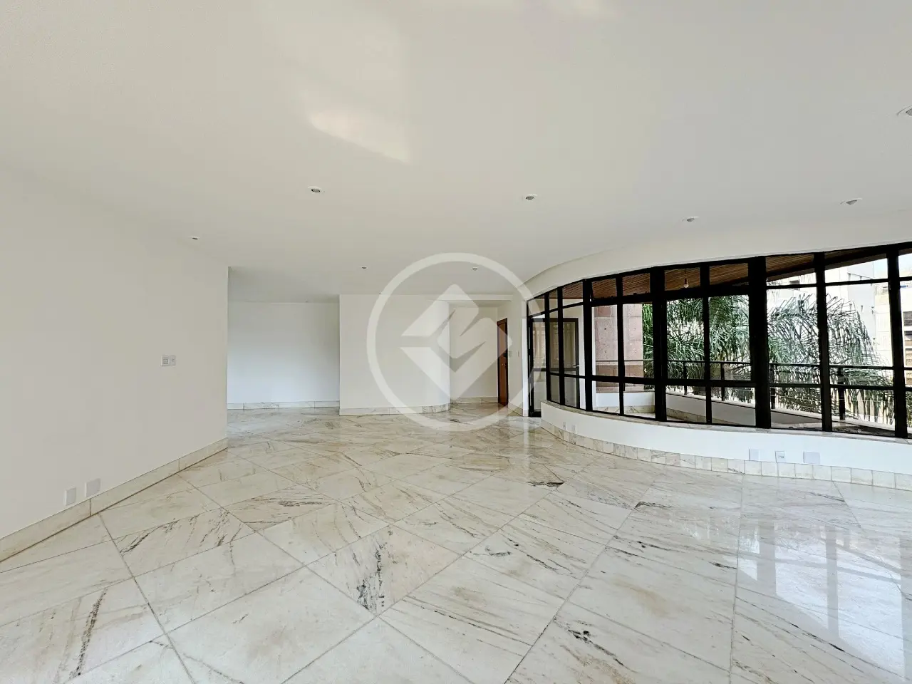 Apartamento com 4 quartos (2 suítes) e 235 m² à venda na Serra, Belo Horizonte — Serra, Belo Horizonte