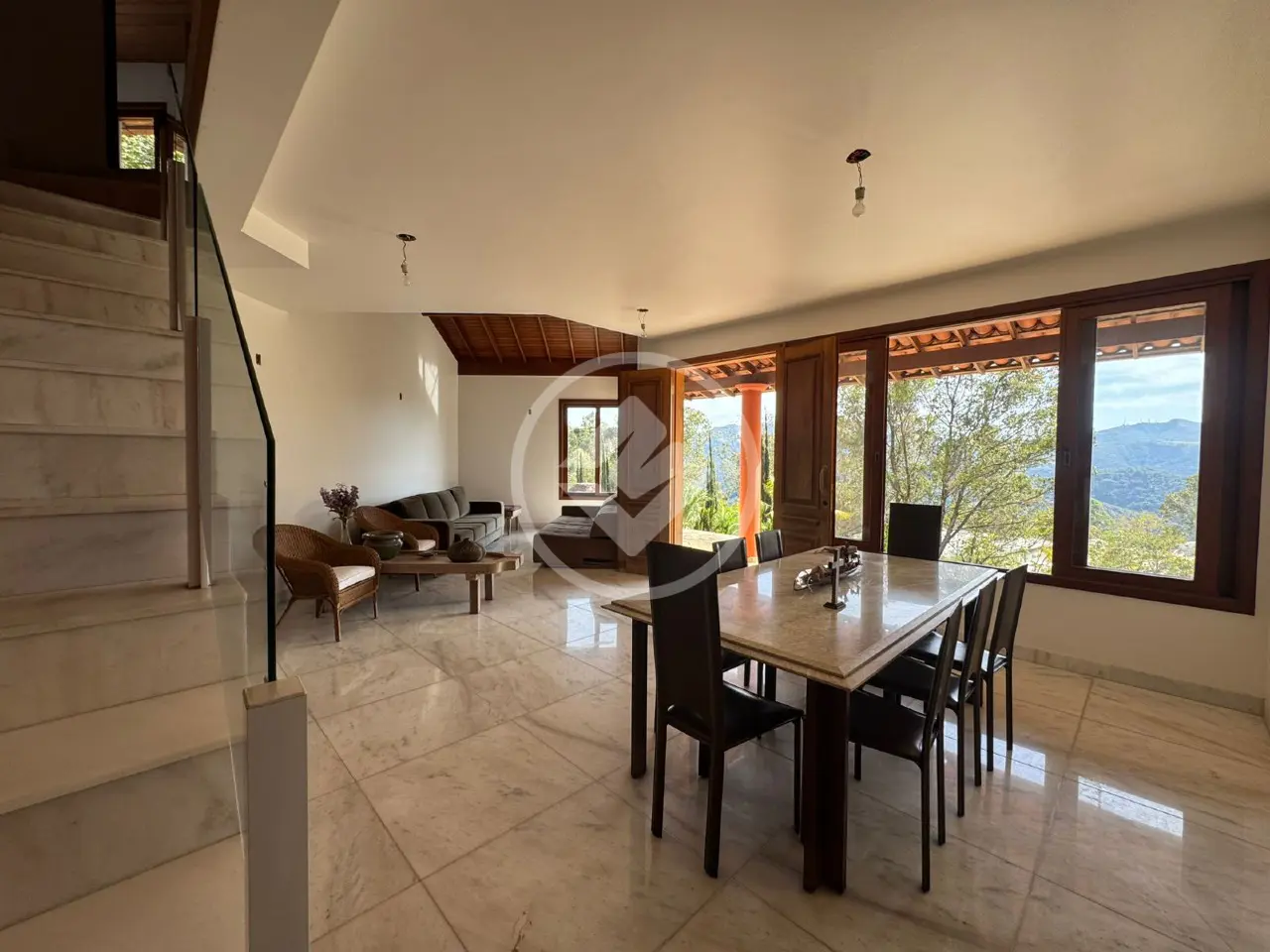 Casa em condomínio com 4 quartos (2 suítes) e 248 m² à venda no Pau Pombo, Nova Lima — Pau Pombo, Nova Lima