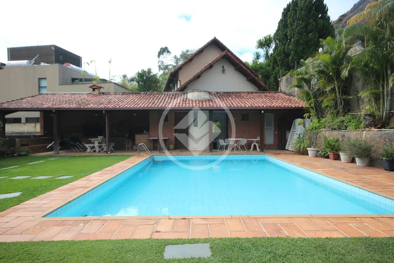 Casa com 4 quartos (2 suítes) e 650 m² à venda no Mangabeiras, Belo Horizonte — Mangabeiras, Belo Horizonte