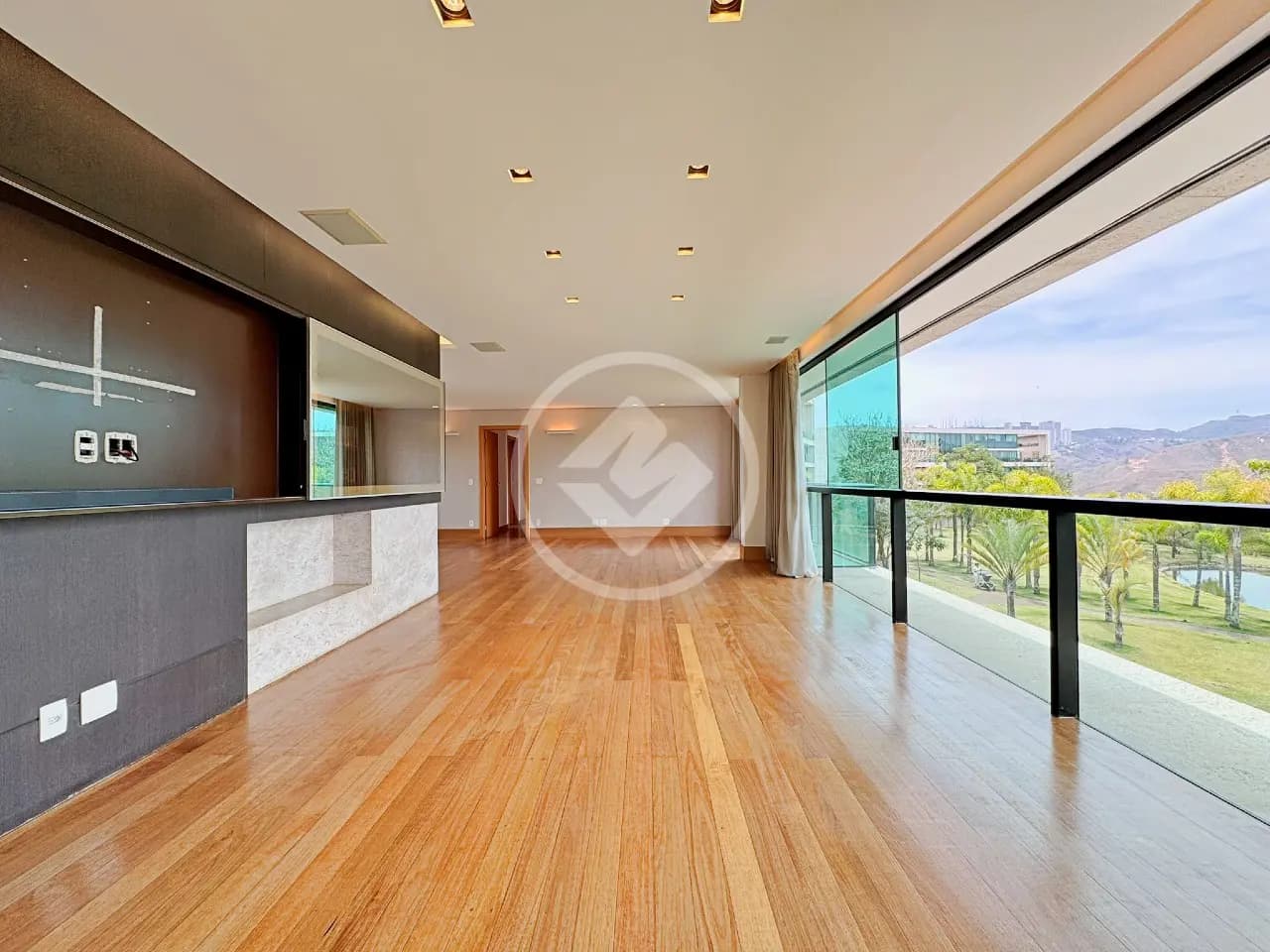 Apartamento com 4 quartos (2 suítes) e 257 m² à venda no Vale dos Cristais, Nova Lima — Vale dos Cristais, Nova Lima
